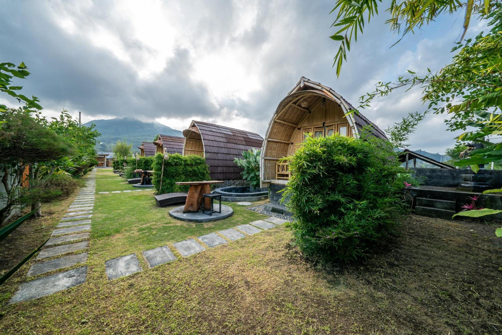 Tegal Bamboo Cottages & Private Hot Spring Baturaja  Экстерьер фото